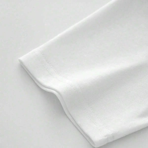 Yıldız Grafikli Yuvarlak Yaka Kısa Kollu Tişört