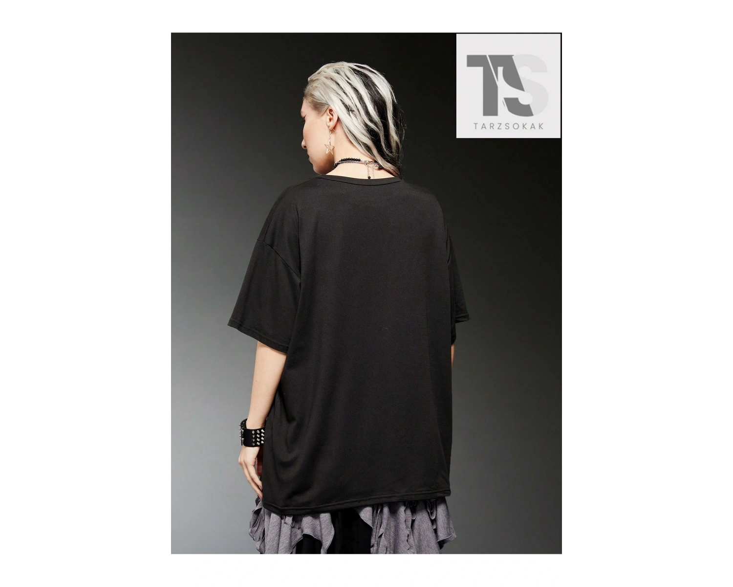 Araba ve Mektup Grafikli Düşük Omuzlu Tişört