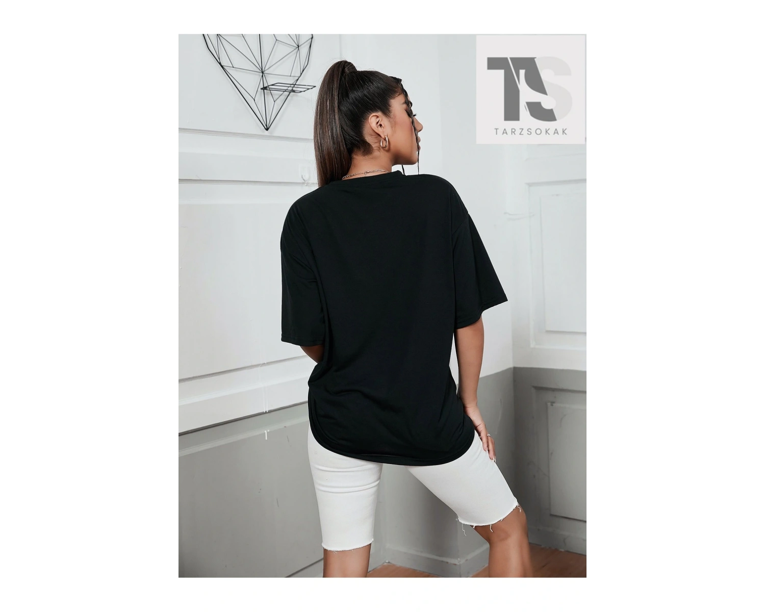 Araba ve Mektup Grafikli Düşük Omuzlu Tişört