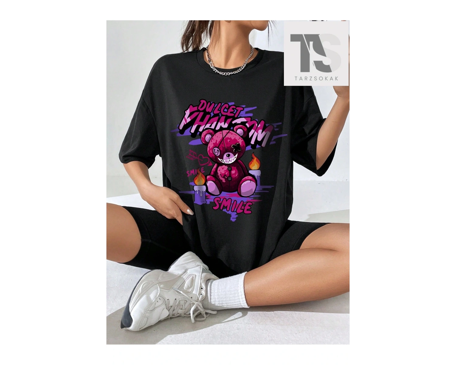 Ayı ve Mektup Baskılı ve Düşük Omuz Tasarımlı Bol Kesim Kadın Tişört