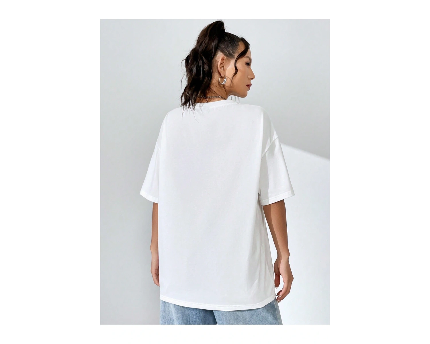 Ayı ve Mektup Baskılı ve Düşük Omuz Tasarımlı Bol Kesim Kadın Tişört