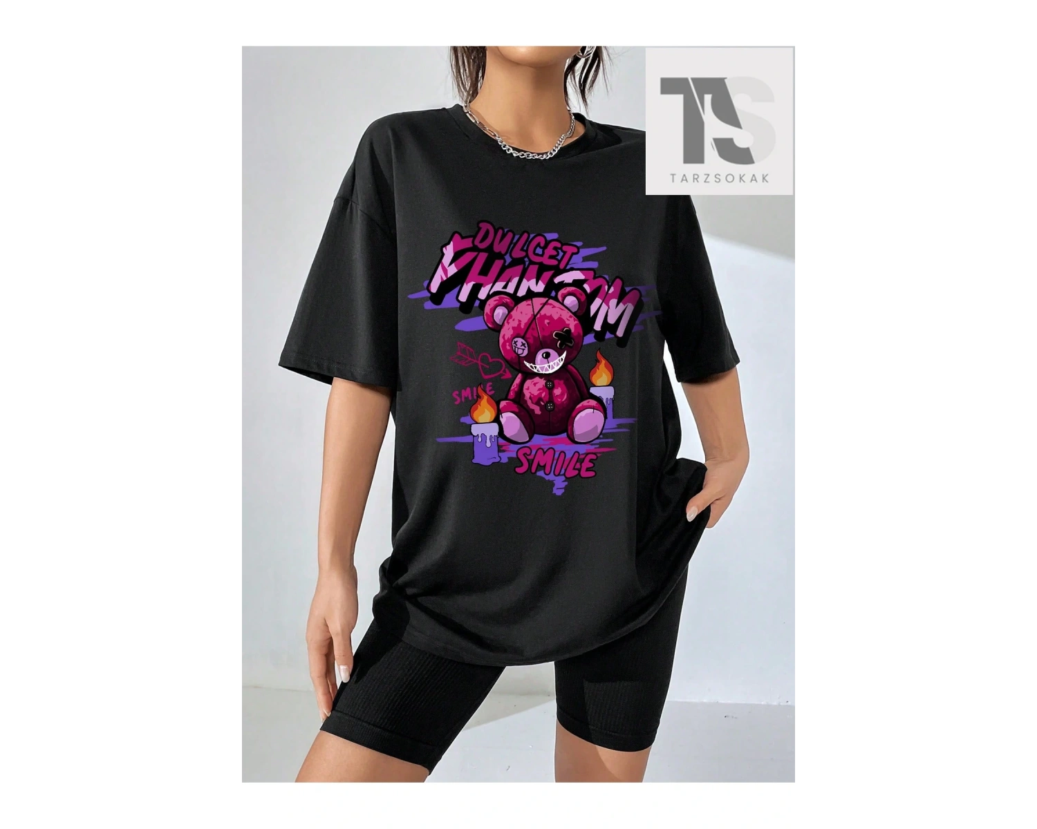 Ayı ve Mektup Baskılı ve Düşük Omuz Tasarımlı Bol Kesim Kadın Tişört