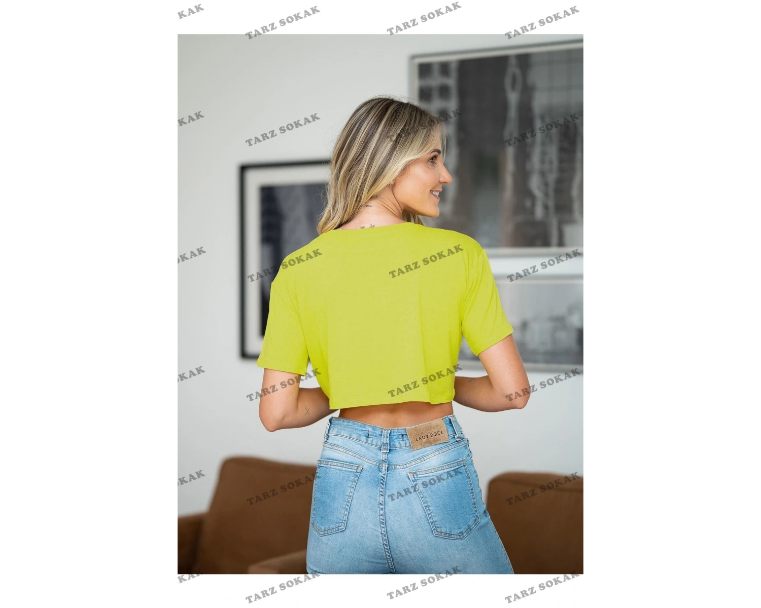 Beyaz %100 Pamuk Bisiklet Yaka Oversize Crop