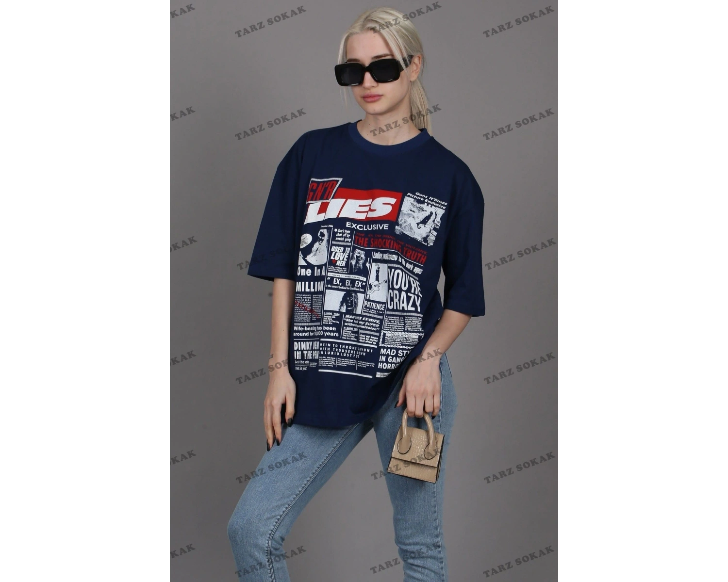 Beyaz Arka Baskılı Over Fit Kadın Tişört