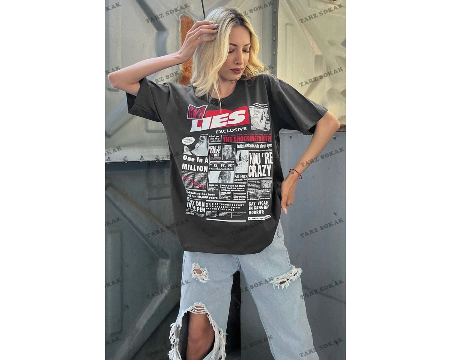 Beyaz Arka Baskılı Over Fit Kadın Tişört