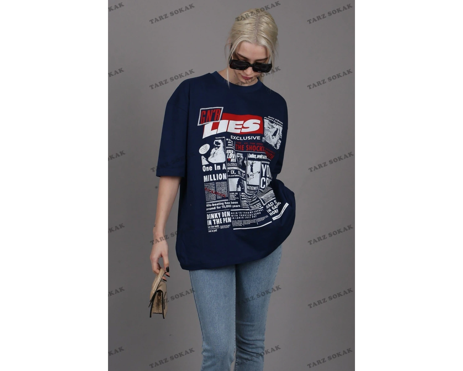 Beyaz Arka Baskılı Over Fit Kadın Tişört