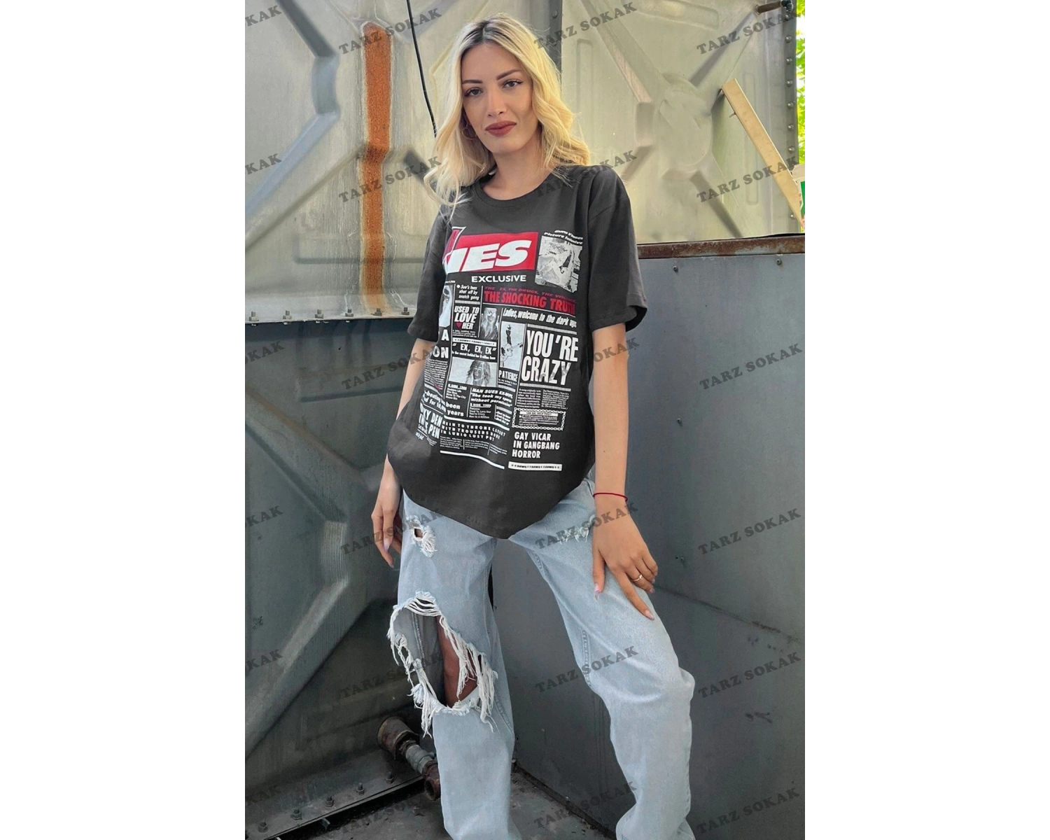 Beyaz Arka Baskılı Over Fit Kadın Tişört