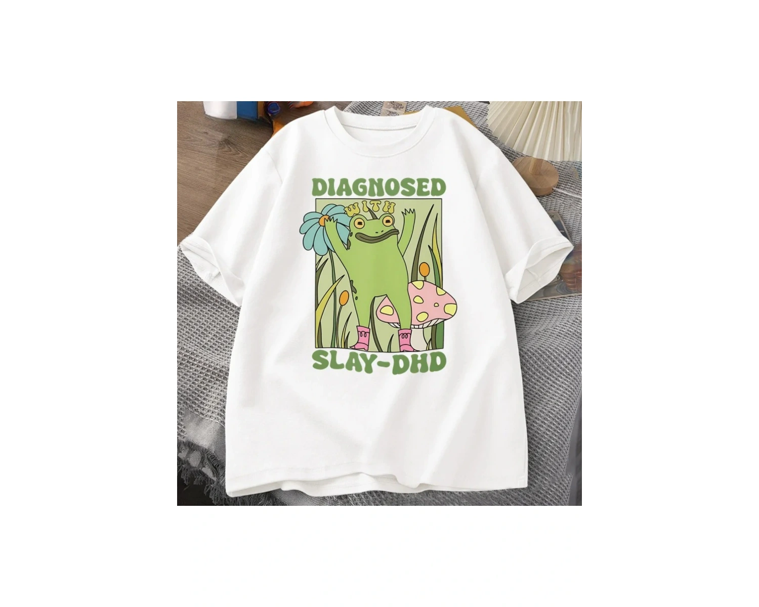 Beyaz Bir Bomba Var Komik Kedi Dank Meme Tee Kedi Lover Unhinged Çirkin