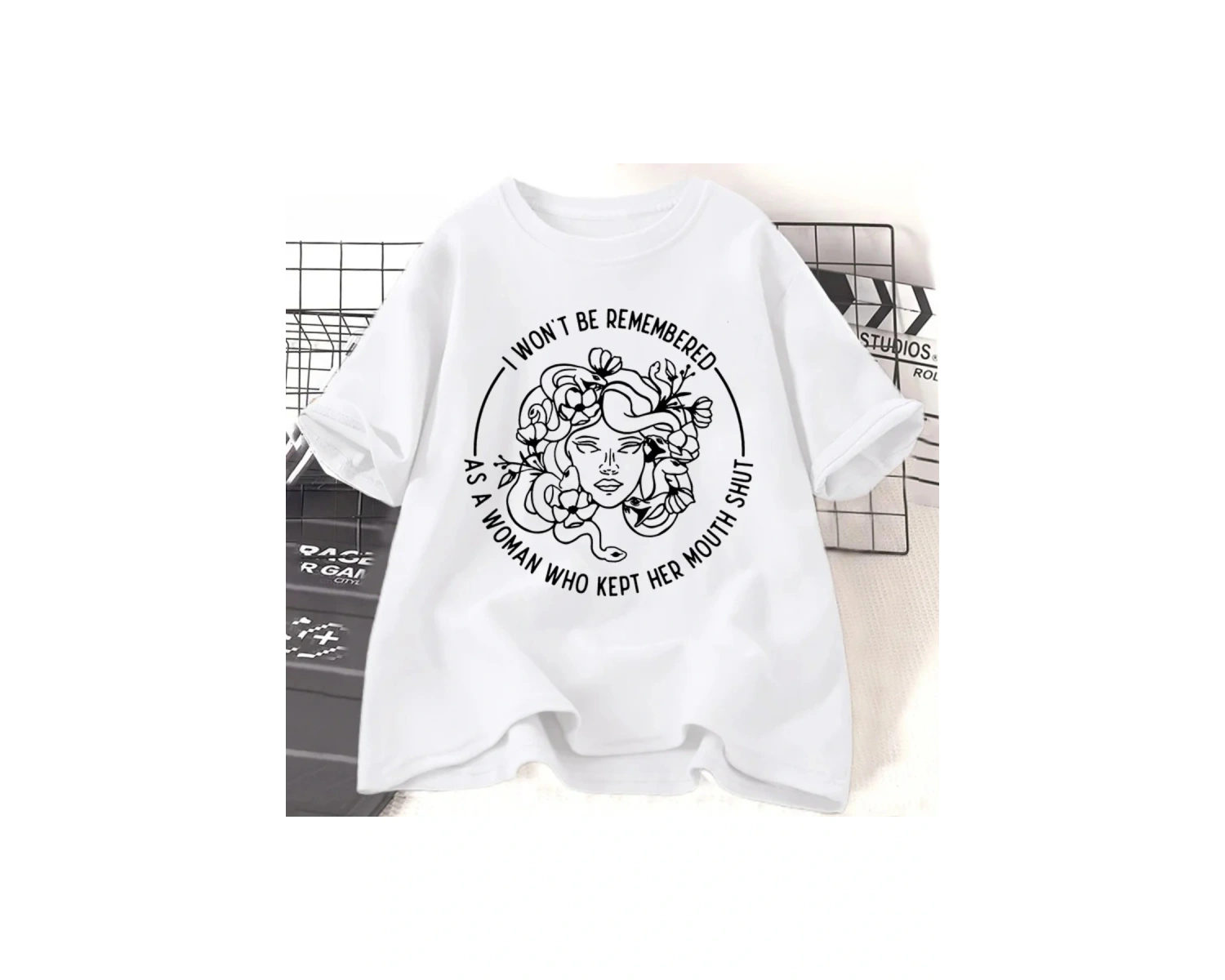 Beyaz Bisiklet Yaka Günlük Konsept Ben Metaadaların Hatırlanması Gereken Gr