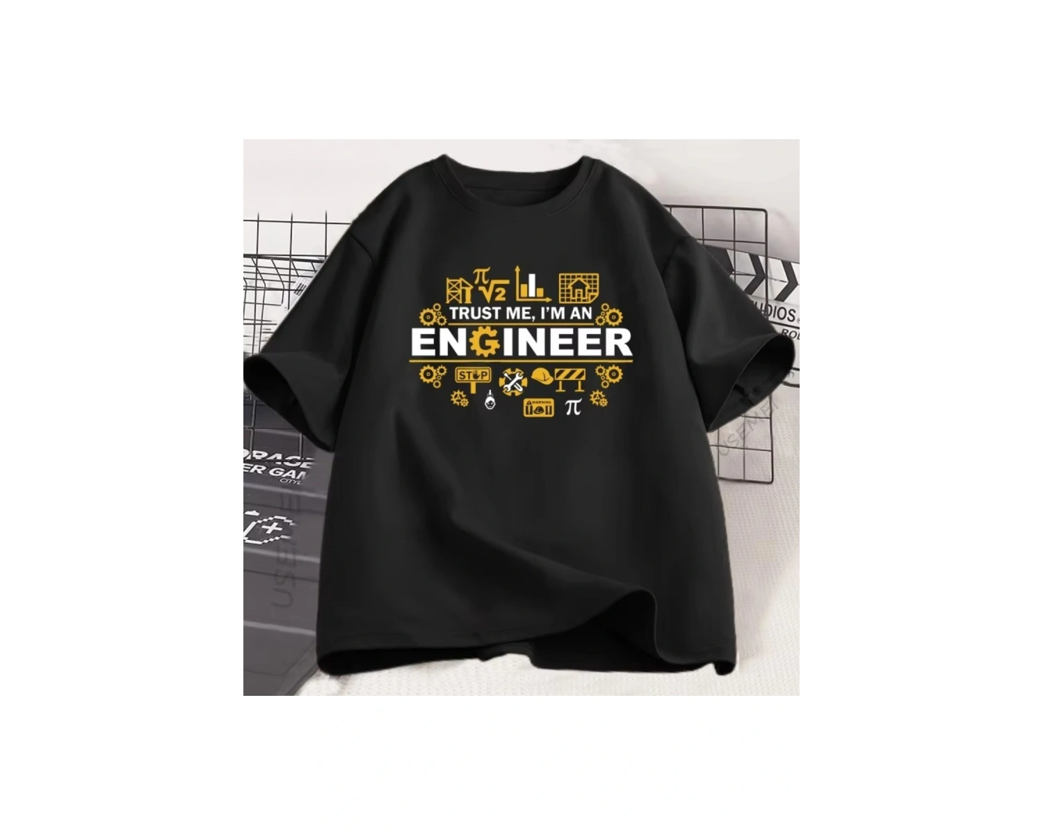 Beyaz Güven Bana Ben Bir Mühendisim Komik Mühendis Mizah Grafik Tee Yuvarlak Boy