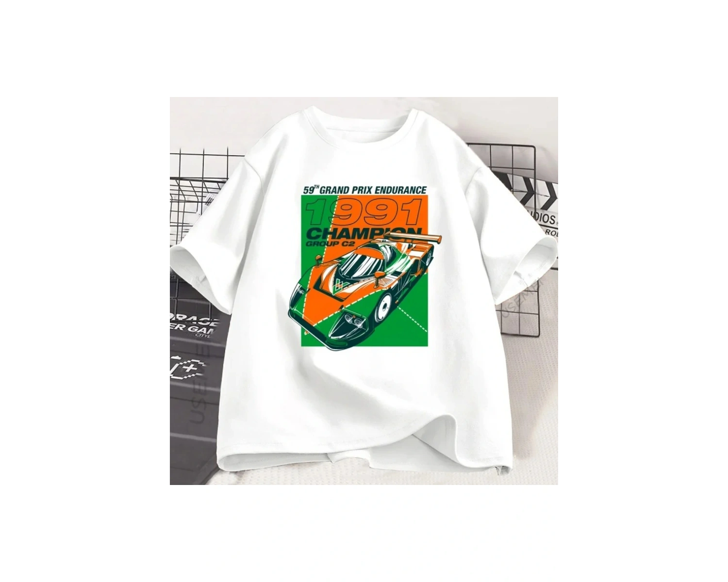 Beyaz Japon Tarzı 787B Yıldönümü Retro baskılı Yuvarlak Boyun