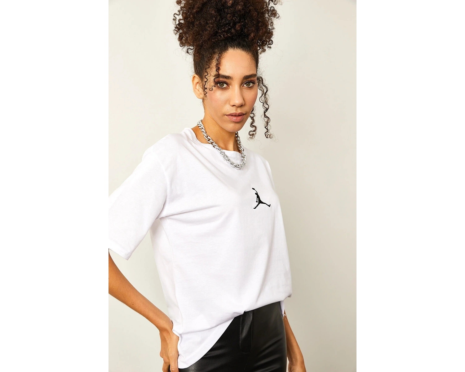 Beyaz Kadın Air Baskılı Bisiklet Yaka Tişört