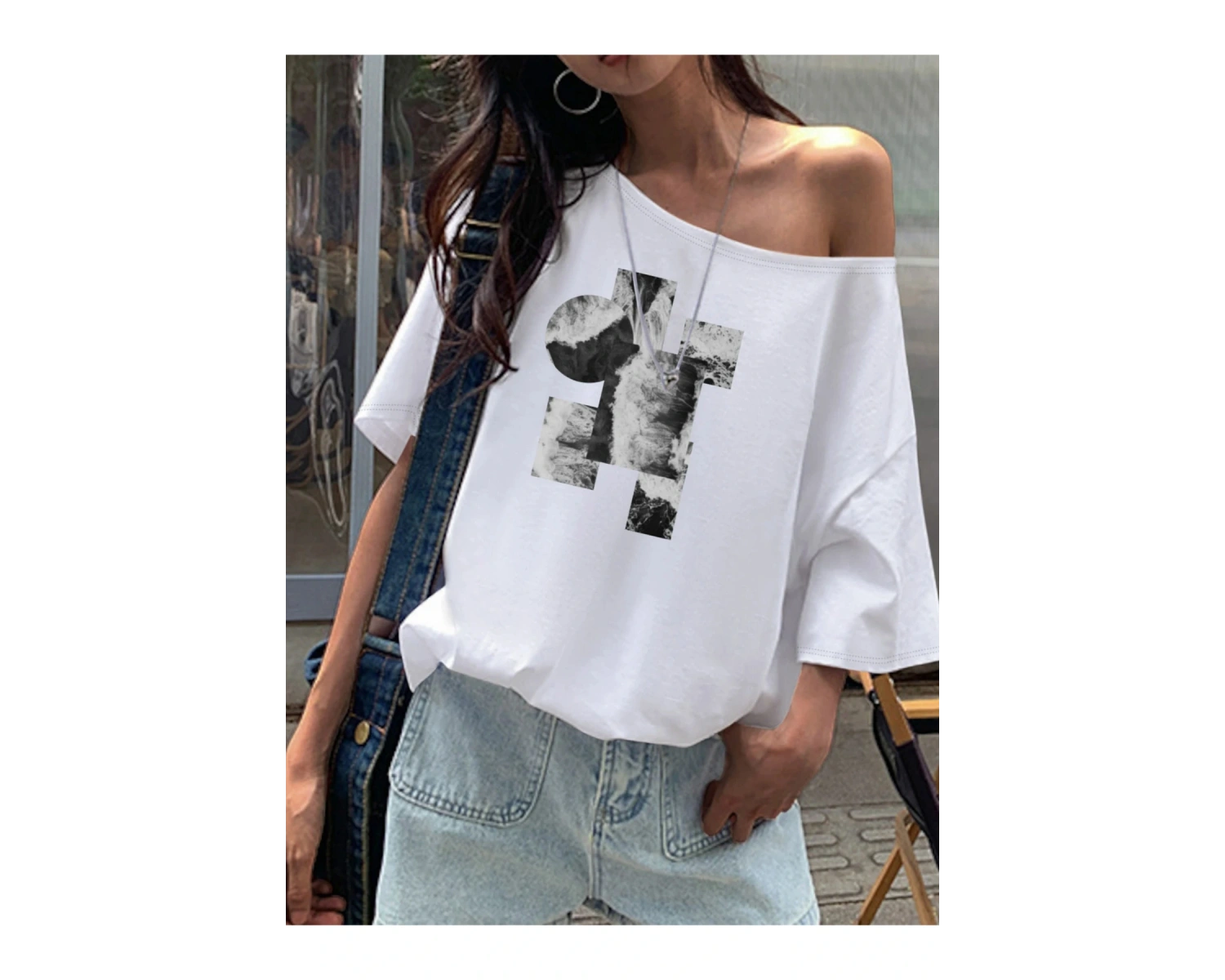 Beyaz Kadın Düşük Omuz Kayık Yaka Baskılı