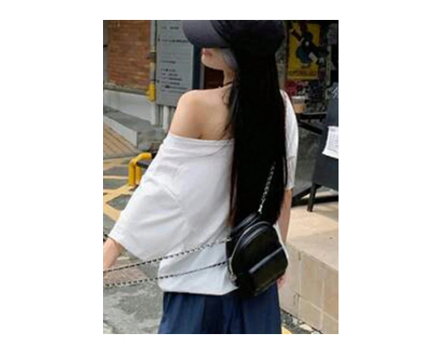 Beyaz Kadın Düşük Omuz Kayık Yaka Baskılı