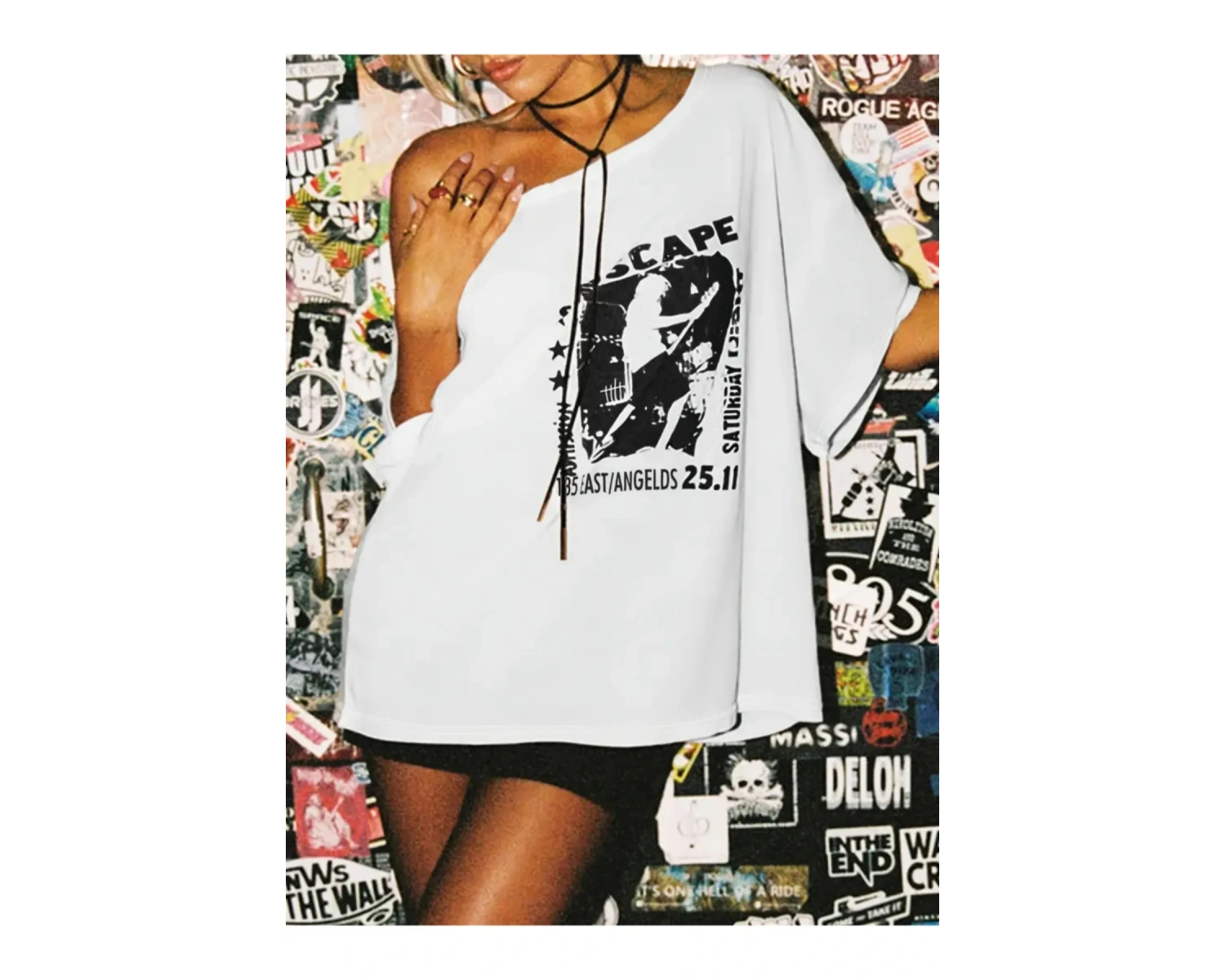 Beyaz Kadın Düşük Omuz Kayık Yaka Baskılı