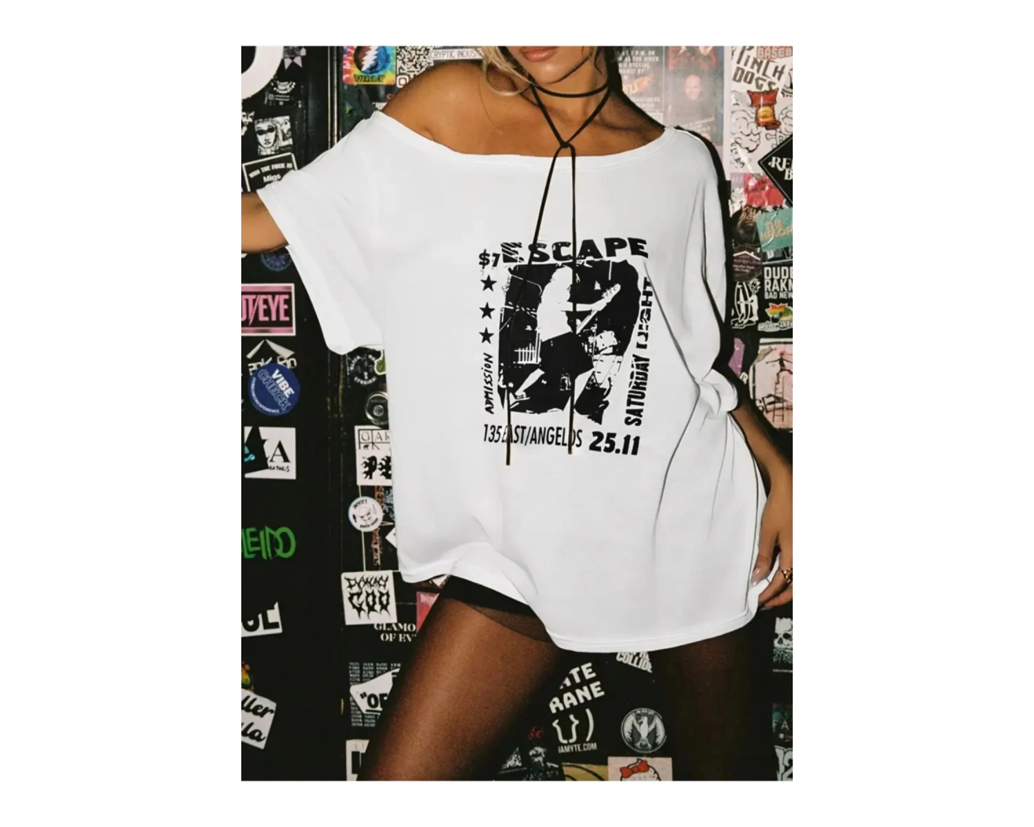 Beyaz Kadın Düşük Omuz Kayık Yaka Baskılı