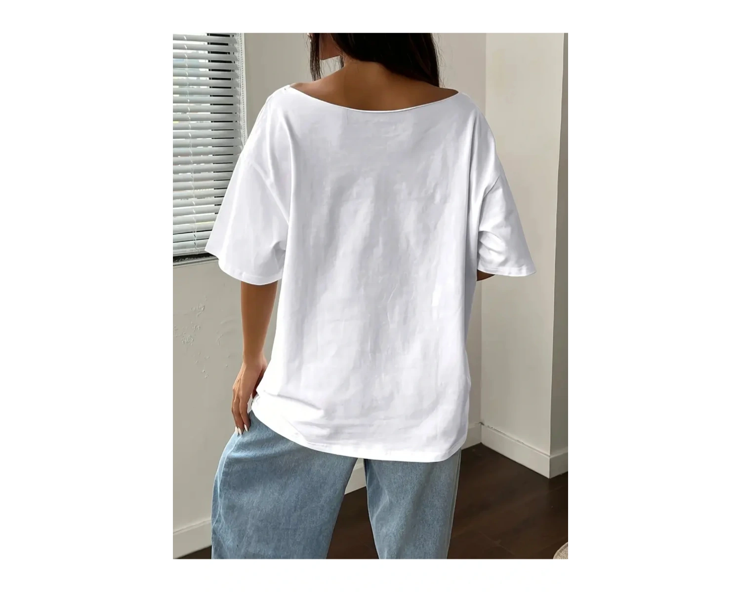 Beyaz Kadın Düşük Omuz Kayık Yaka Baskılı