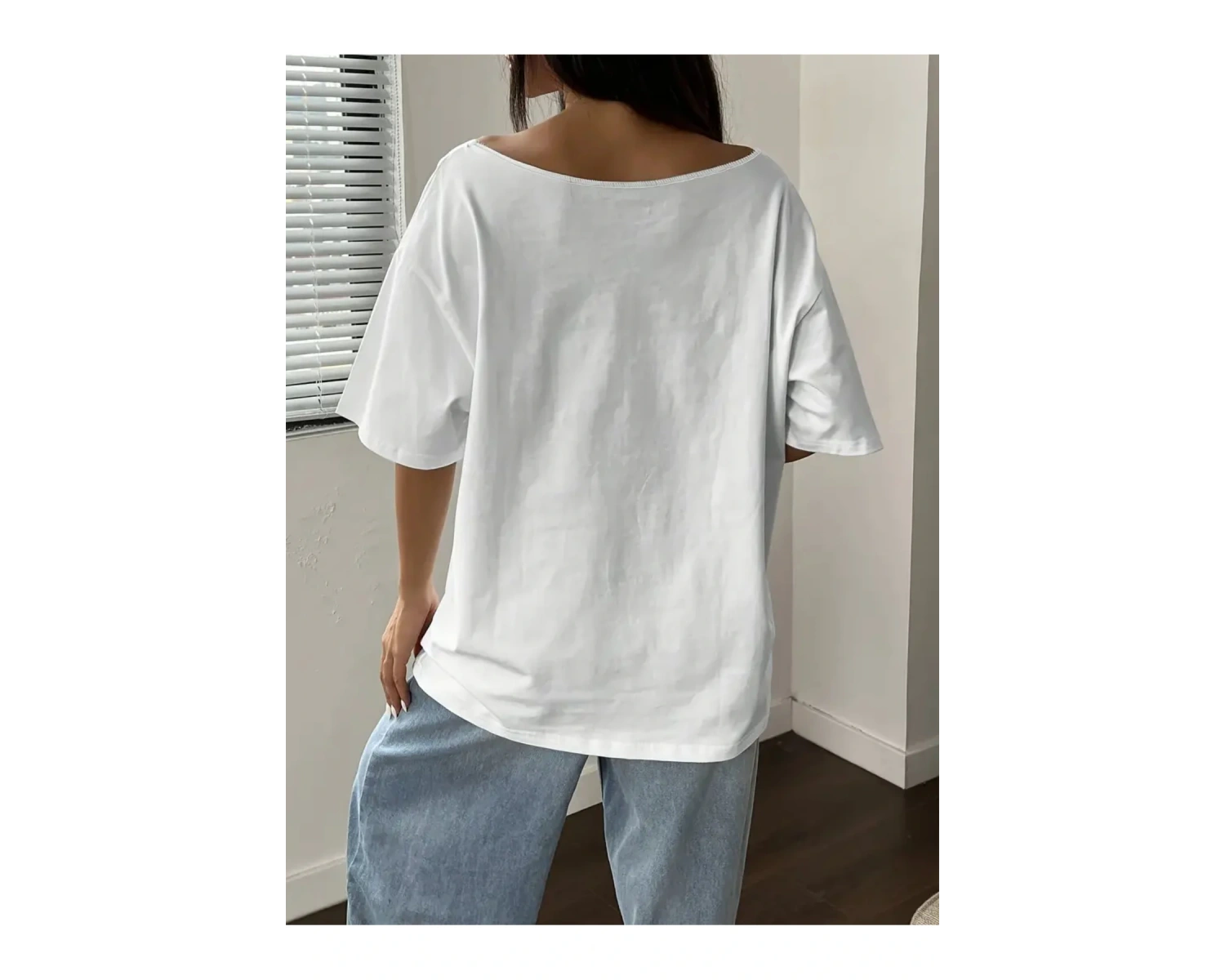 Beyaz Kadın Düşük Omuz Kayık Yaka Baskılı