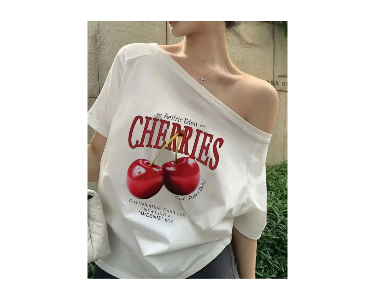 Beyaz Kadın Düşük Omuz Kayık Yaka Cherries Baskılı