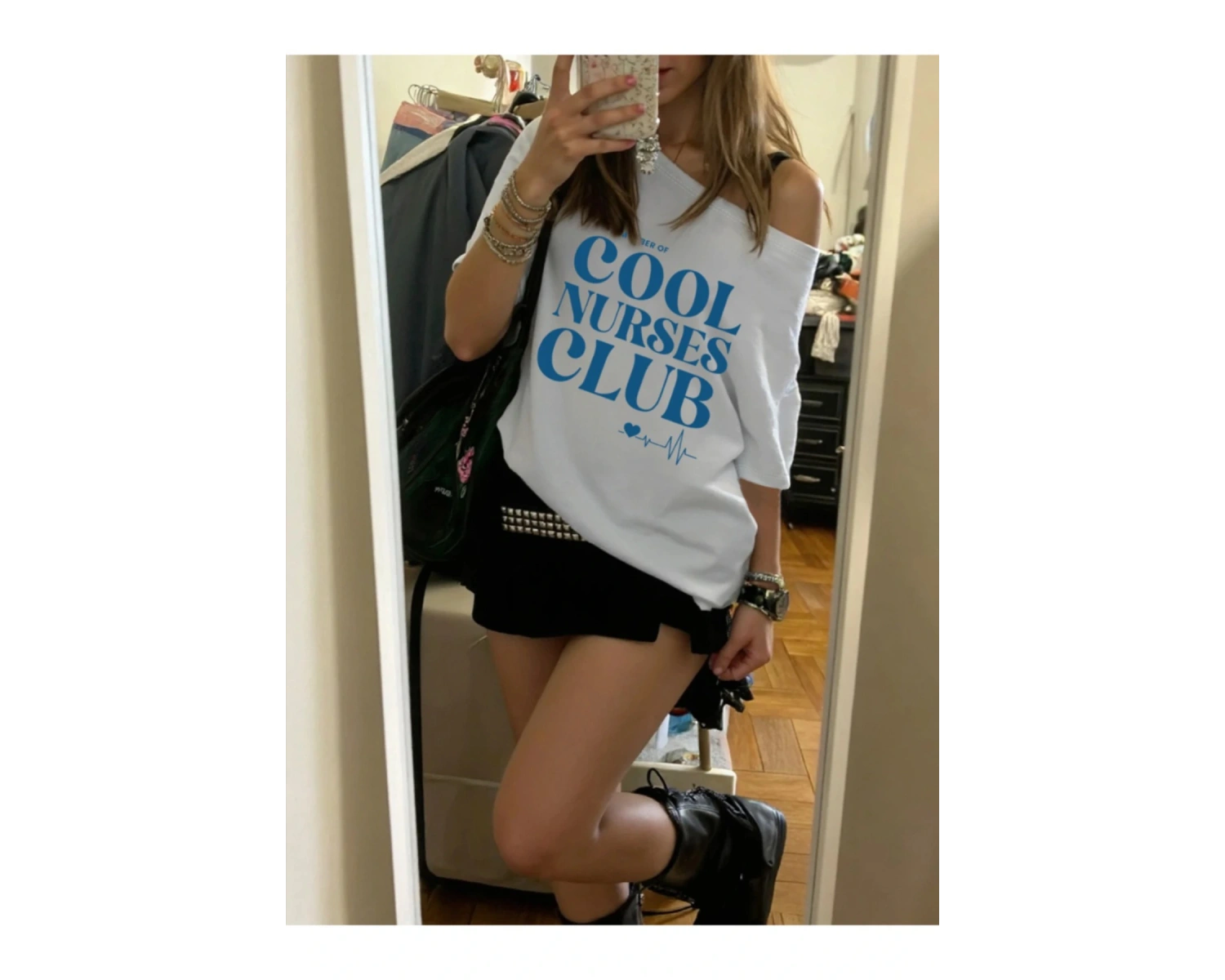 Beyaz Kadın Düşük Omuz Kayık Yaka Cool Nurses Baskılı