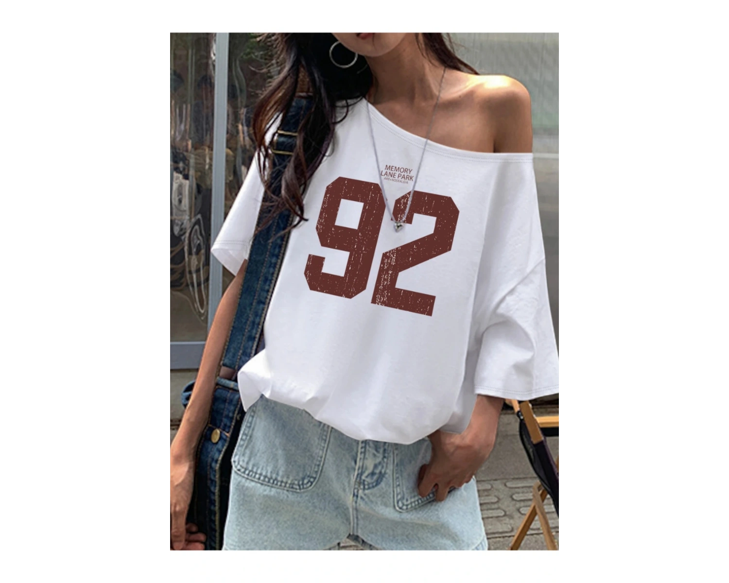 Beyaz Kadın Düşük Omuz Kayık Yaka Doksan İki Baskılı