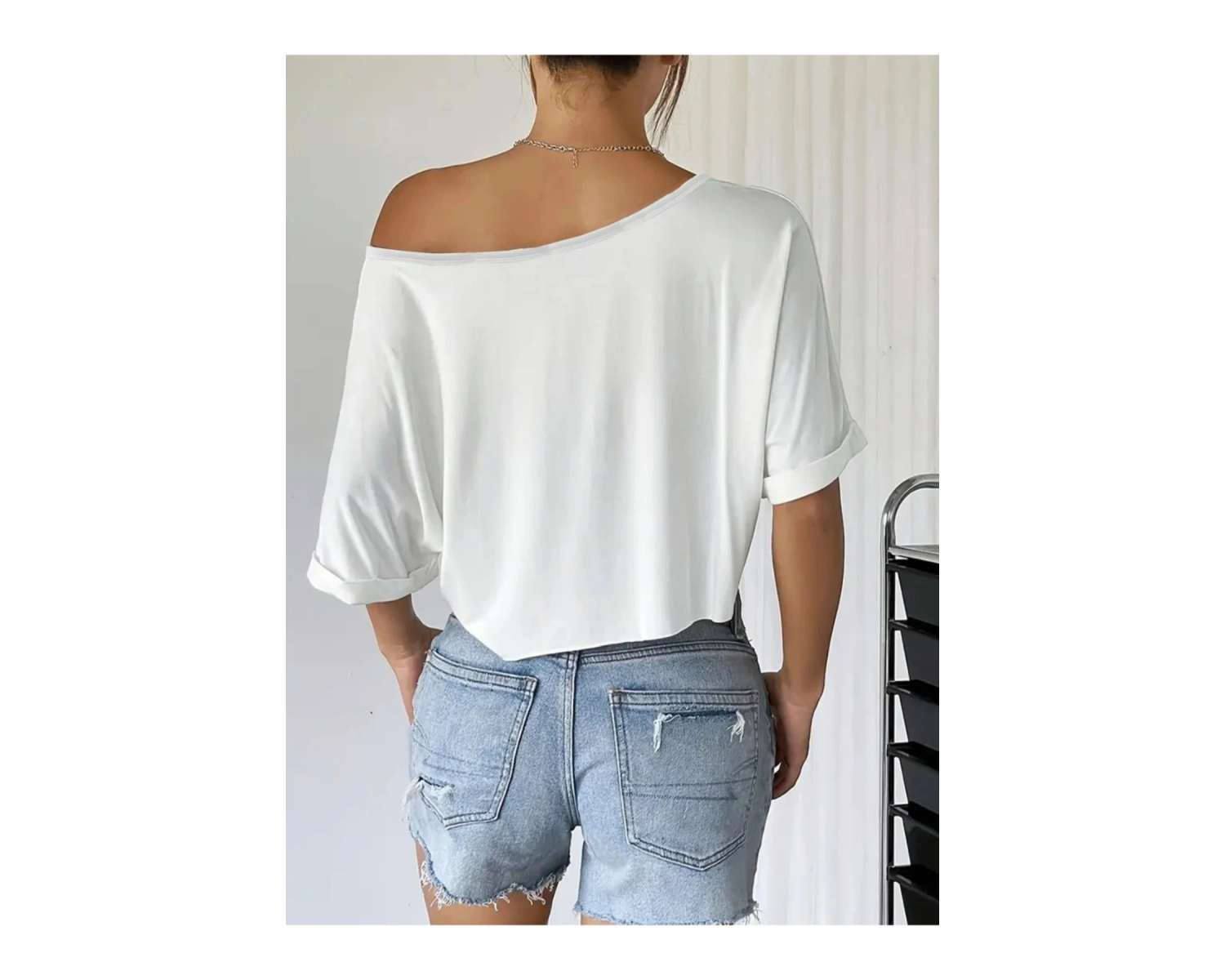 Beyaz Kadın Düşük Omuz Kayık Yaka Doksan İki Baskılı