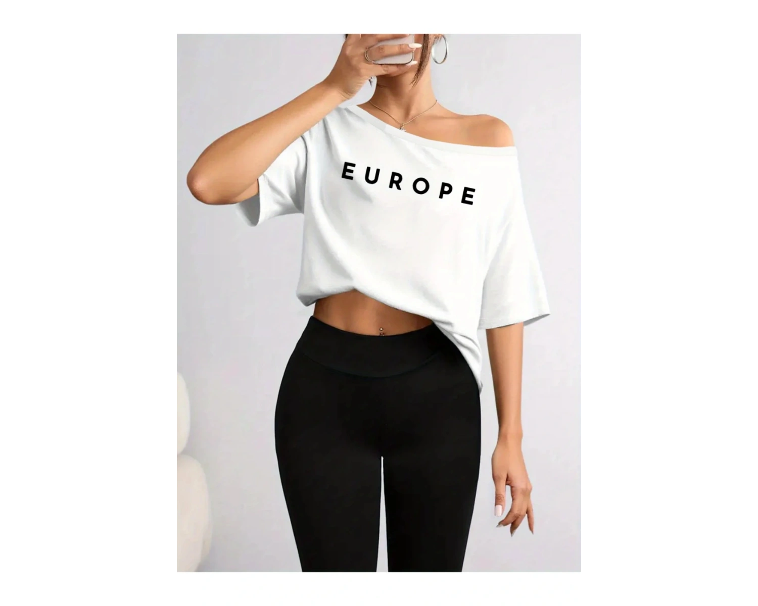 Beyaz Kadın Düşük Omuz Kayık Yaka Europe Baskılı