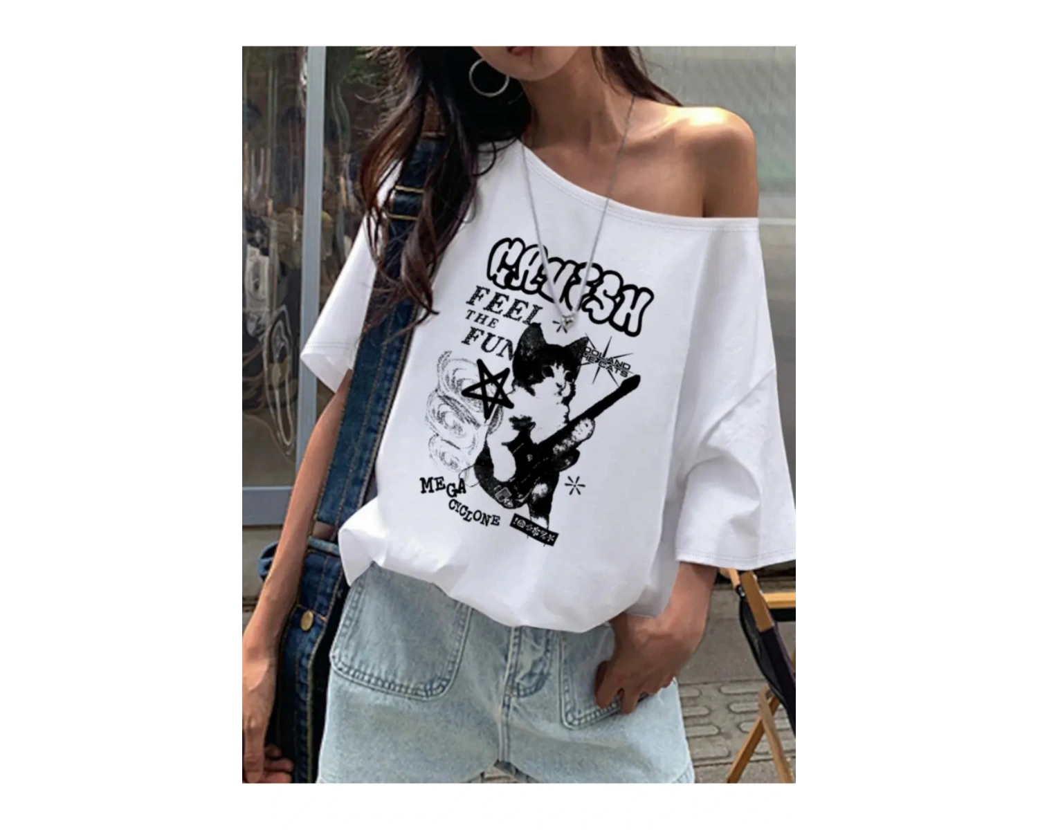 Beyaz Kadın Düşük Omuz Kayık Yaka Feel Fun Baskılı