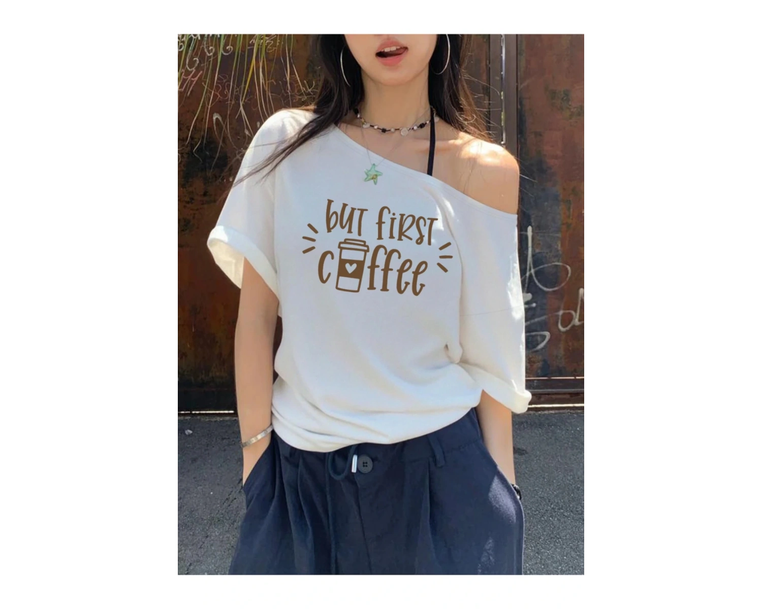 Beyaz Kadın Düşük Omuz Kayık Yaka First Coffe Baskılı