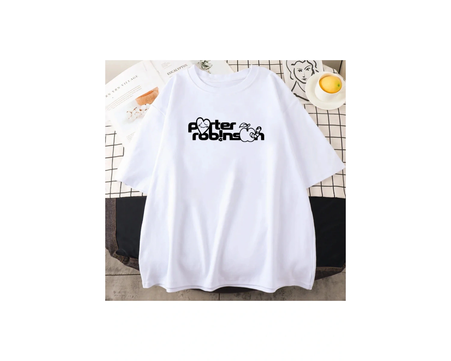 Beyaz Karikatür Tee Porter Robinson gülümseme dünya