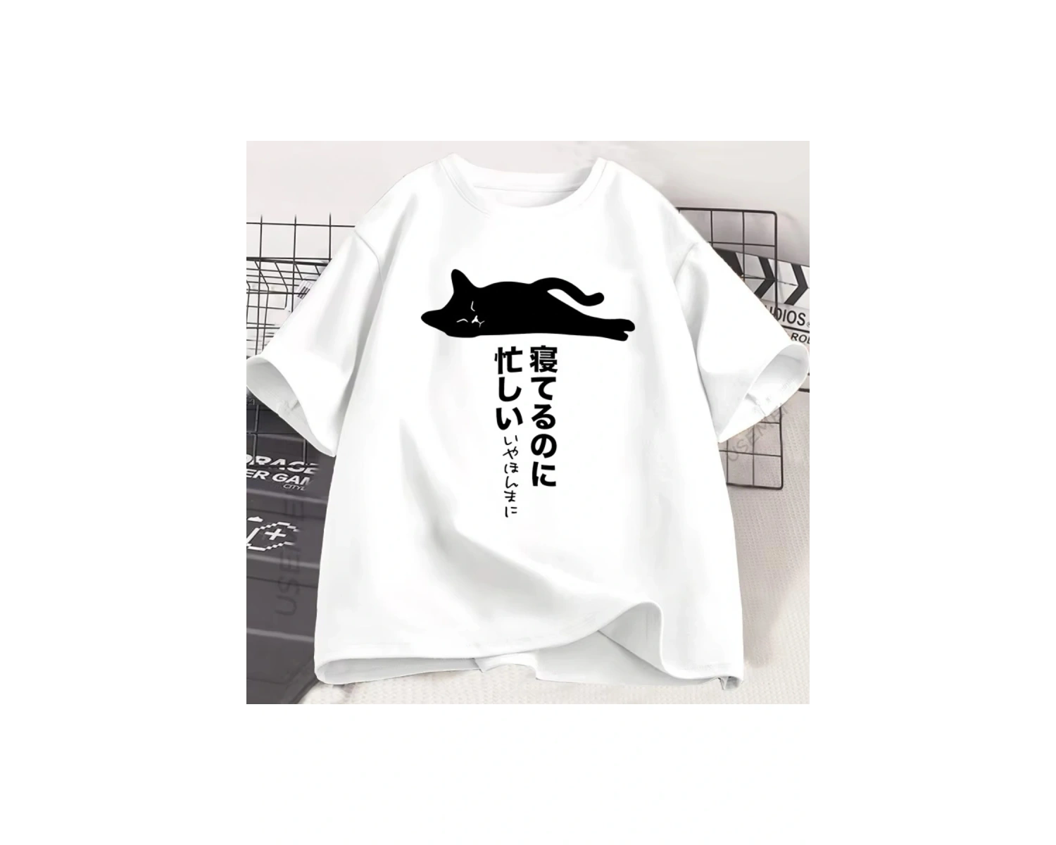 Beyaz Komik Tembel Kedi Japon Sokak T Yuvarlak Boyun Tee Ret