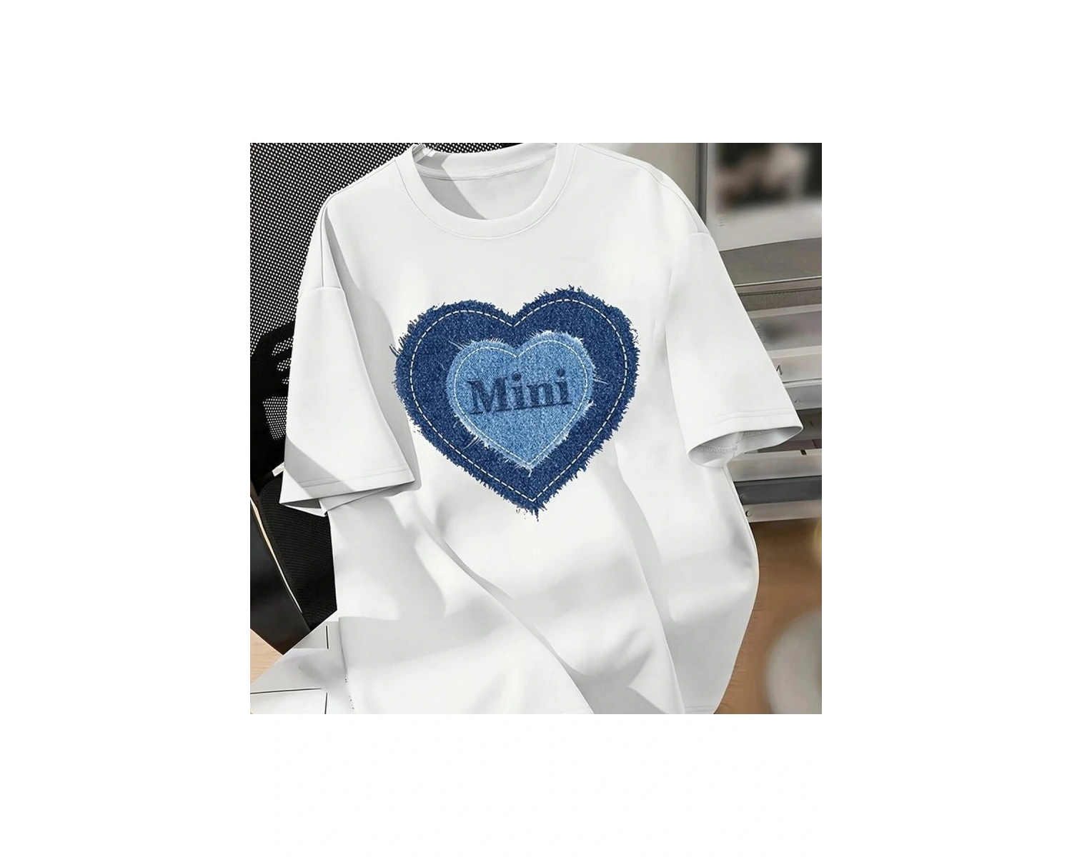 BEYAZ T SHIRT YILDIZ DESENLİ