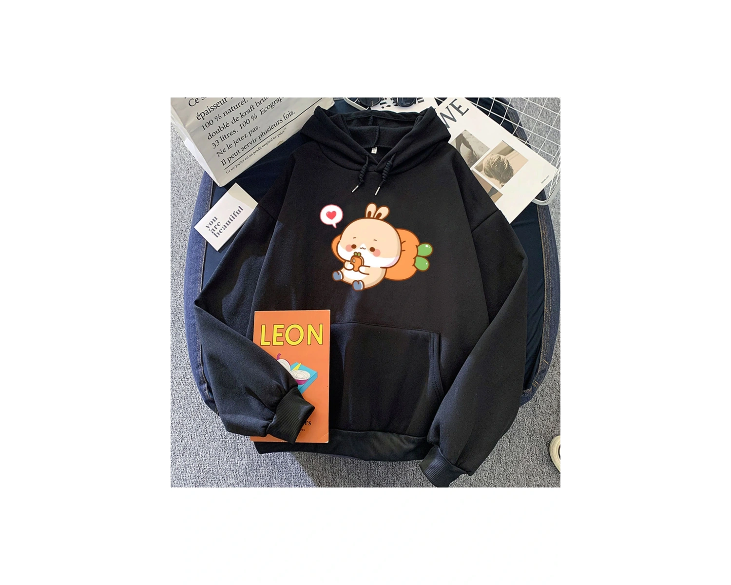 Beyaz Tavşan Yeme Havuç Baskılı Sudaderas Karikatür