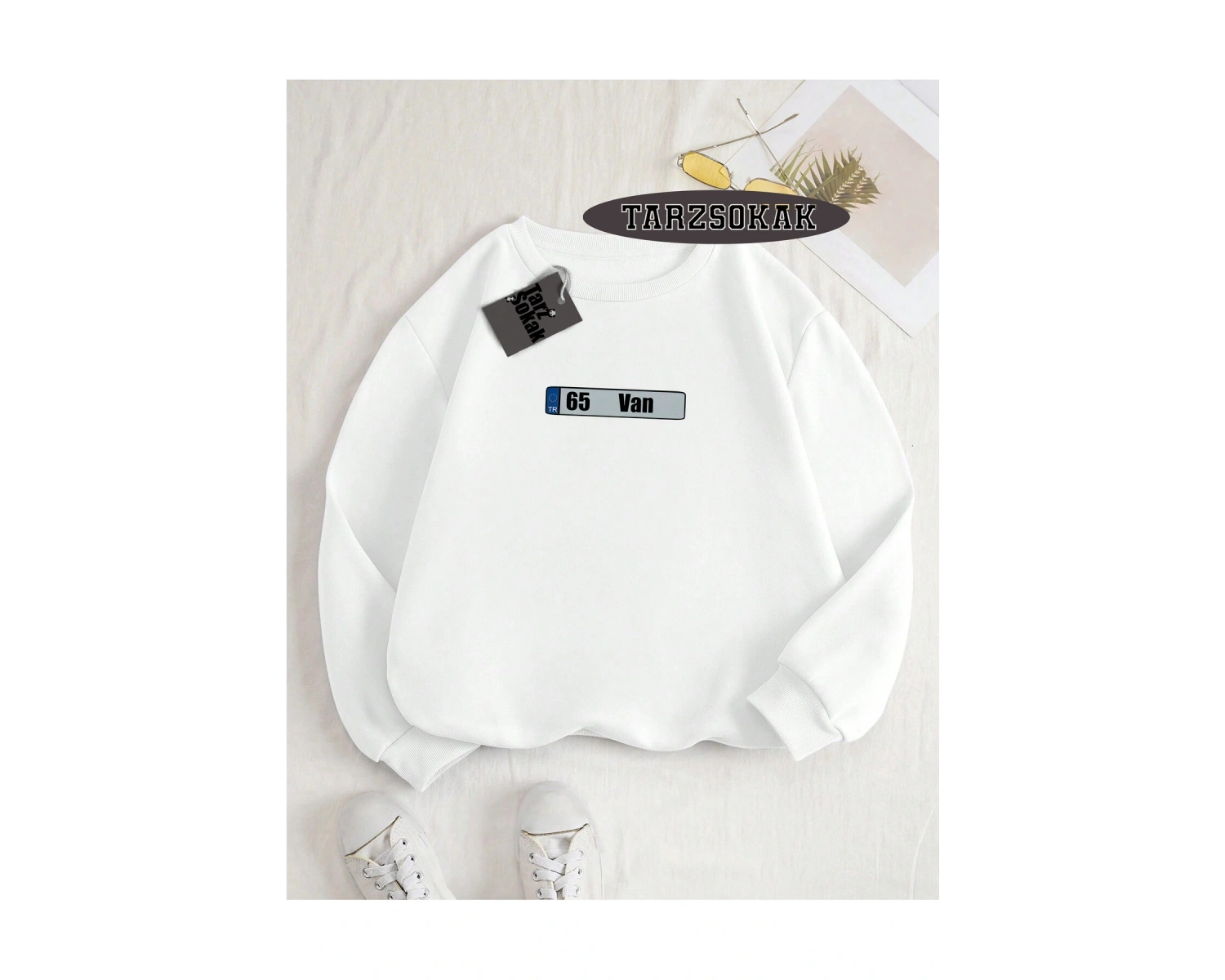 Biskilet Yaka Sweatshirt Beyaz 65 Van Özel Tasarım Plaka Detaylı
