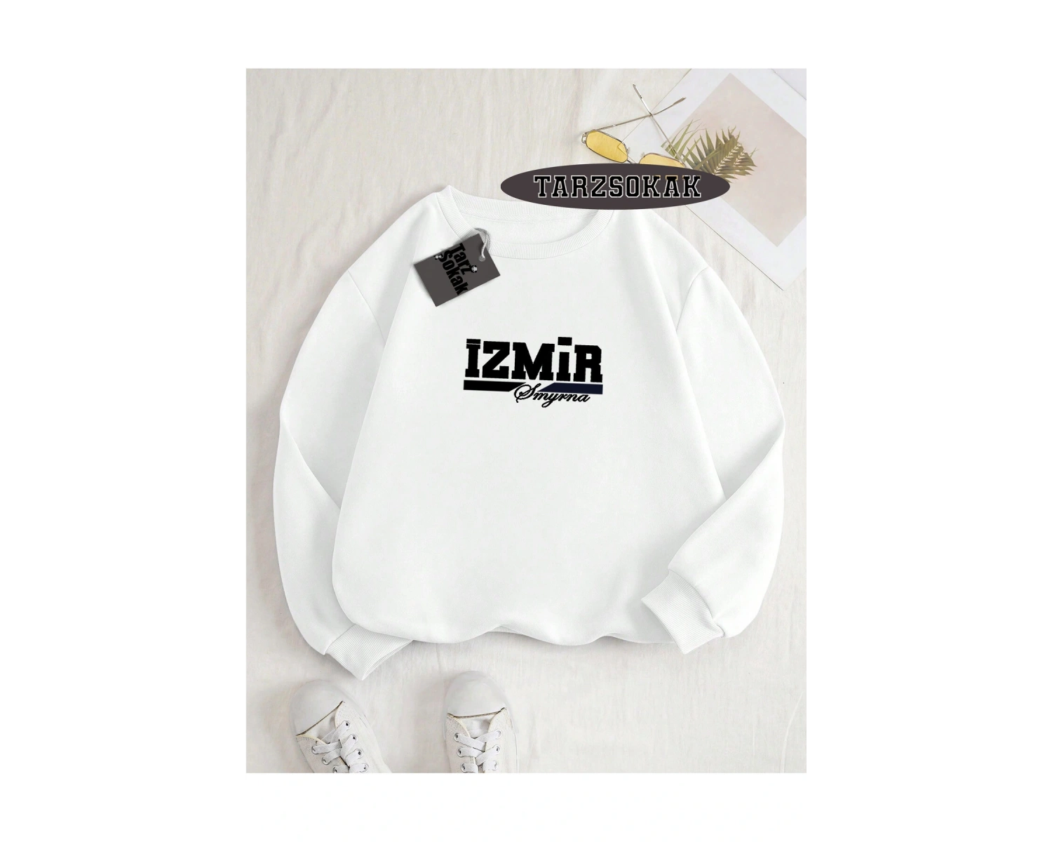Biskilet Yaka Sweatshirt Beyaz izmir smyrna Özel Tasarım Plaka Detaylı