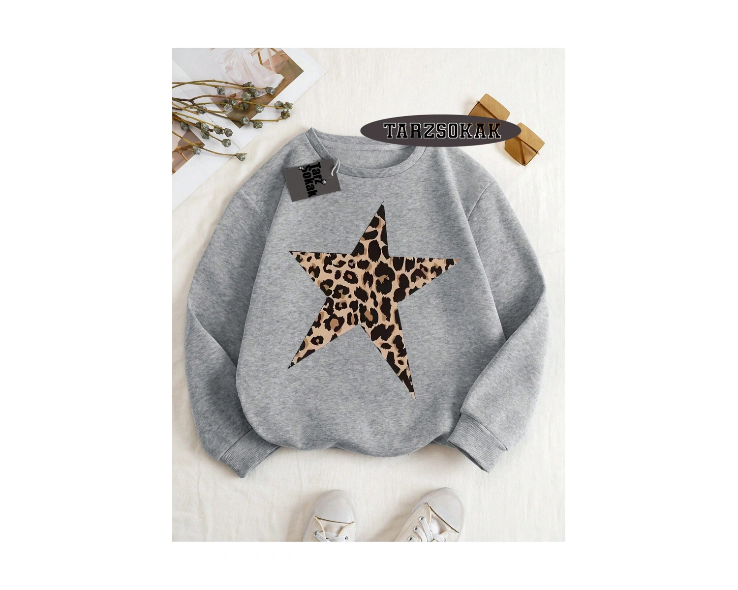 Biskilet Yaka Sweatshirt Beyaz Leopar Yıldız Özel Tasarım