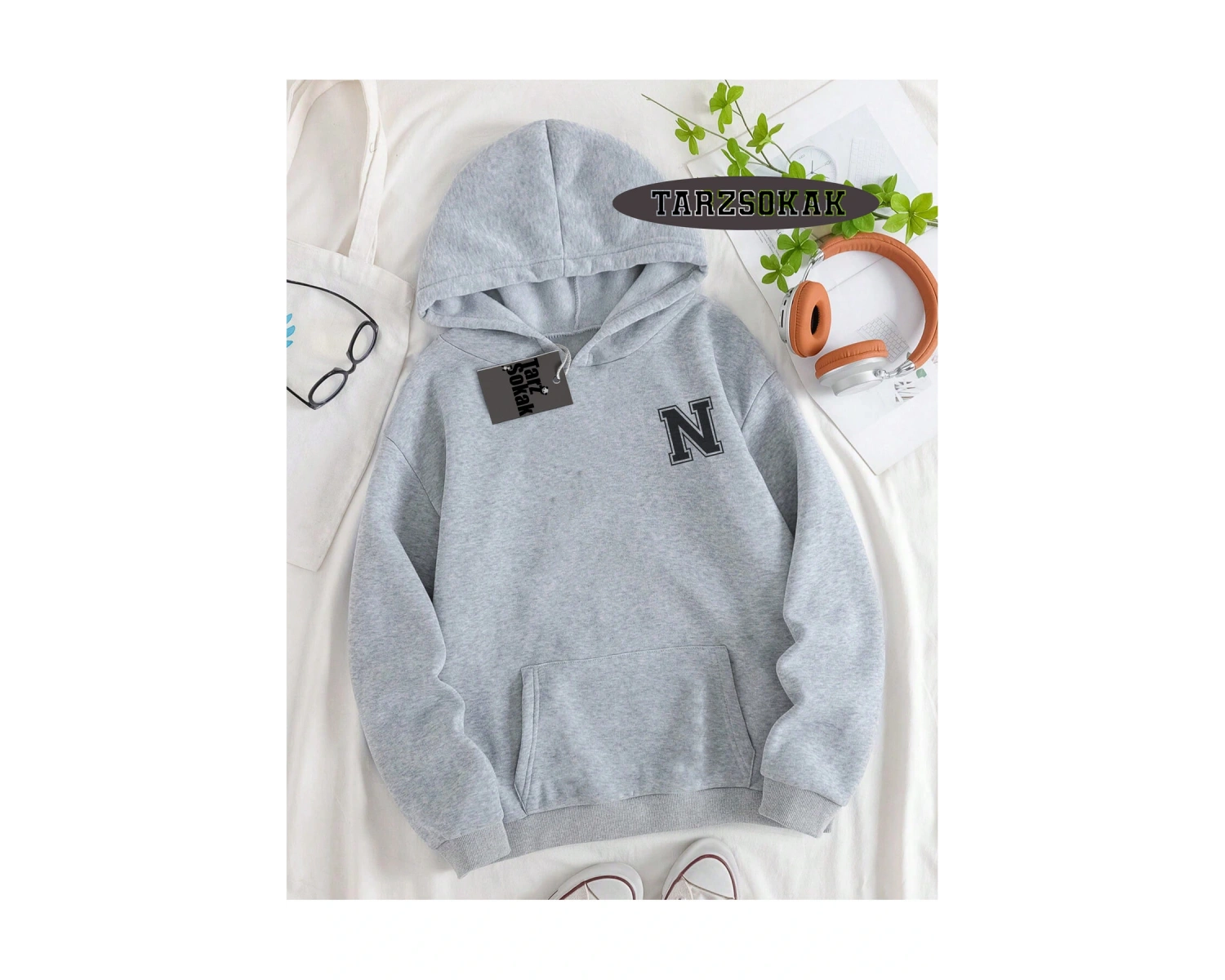 Biskilet Yaka Sweatshirt Beyaz N HARFİ İSME Özel Tasarım