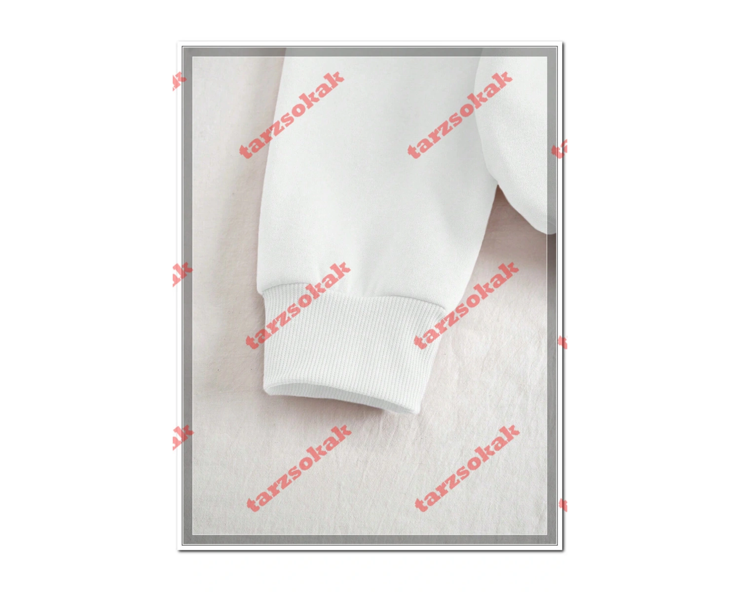 Biskilet Yaka Sweatshirt Beyaz P HARFİ İSME Özel Tasarım