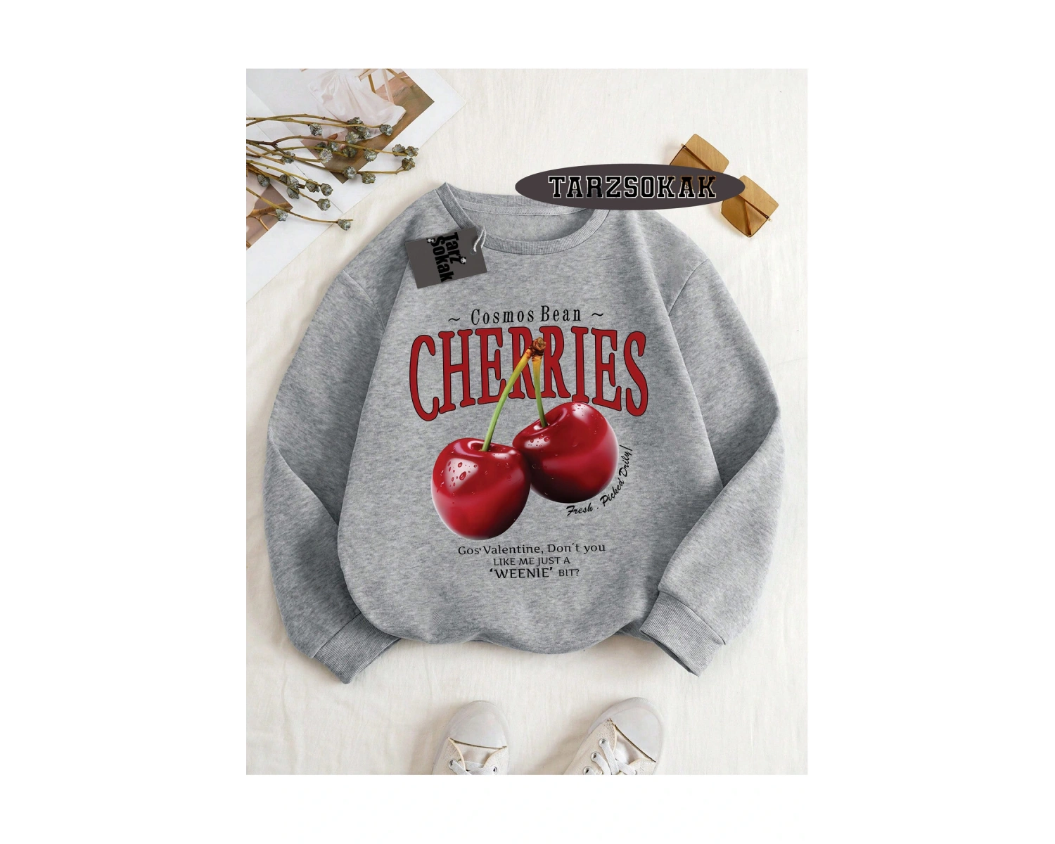 Biskilet Yaka Sweatshirt Beyaz Red Cherries Özel Tasarım