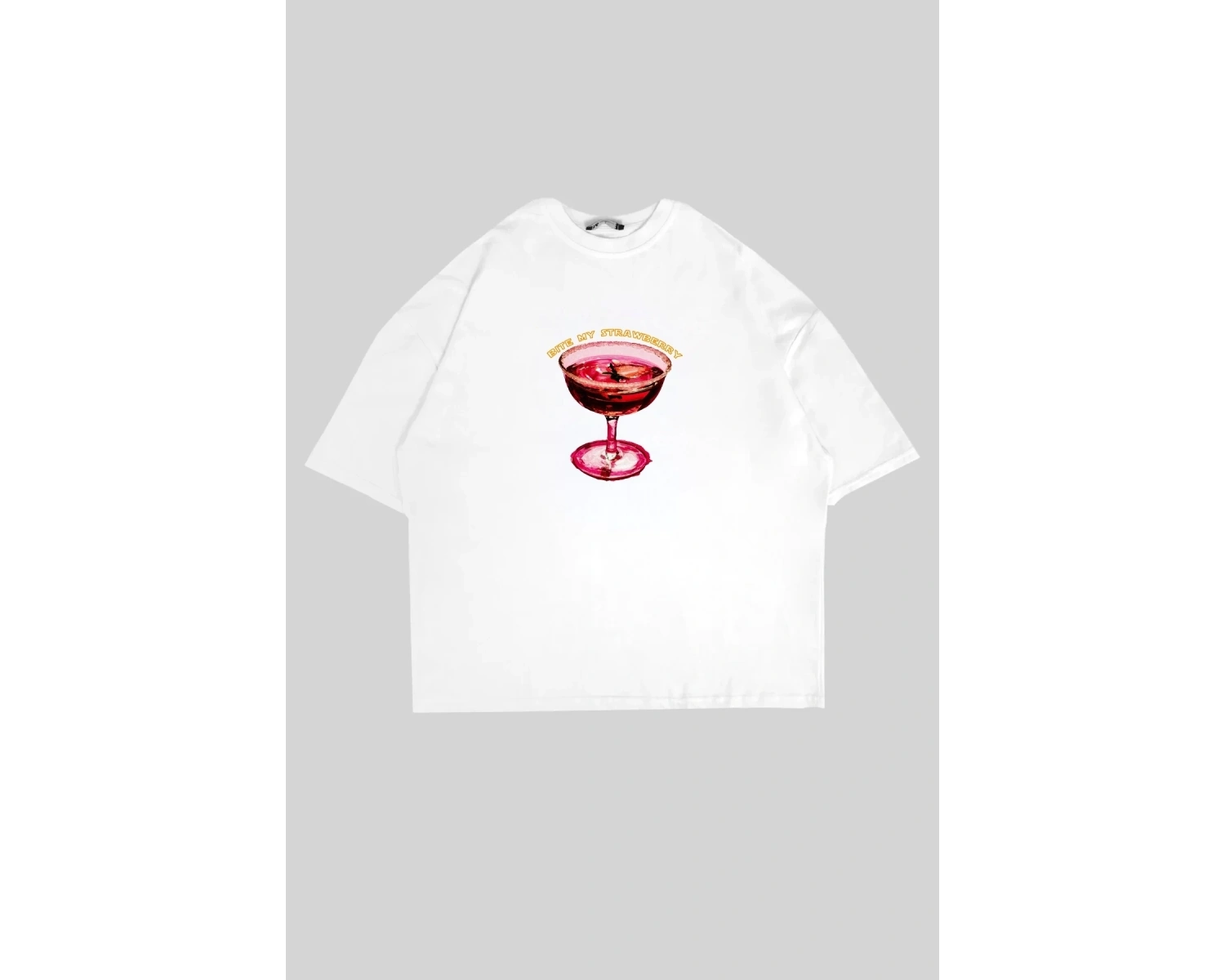 Bite My Strawberry Baskılı Beyaz Oversize Unisex