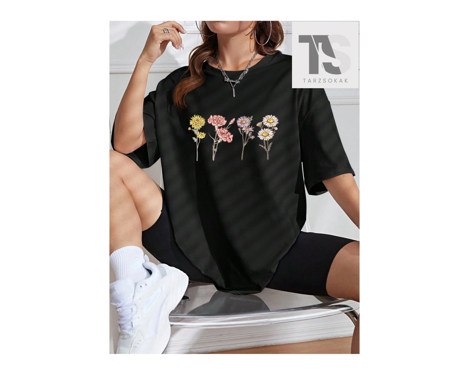 Çiçek Desenli Düşük Omuz Tişört