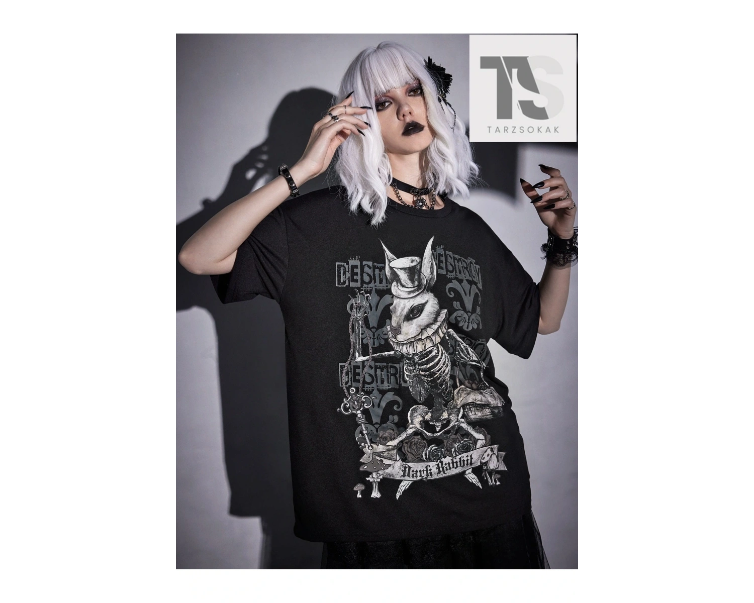 Çiçek ve Harf Grafik Damla Omuz Tişört