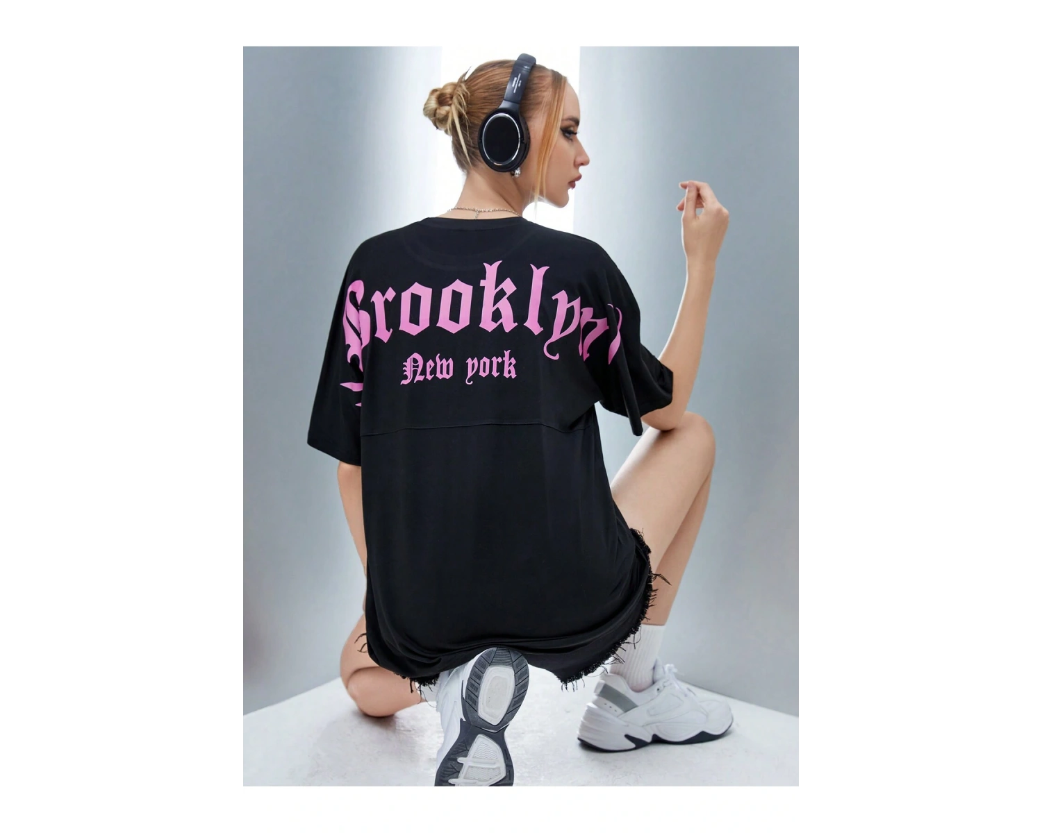 Coolane Harfli Grafik Düşük Omuzlu Tişört