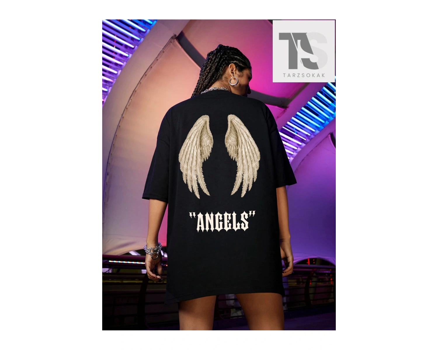 Coolane Kanatları ve Harf Grafikli Büyük Boy Tişört