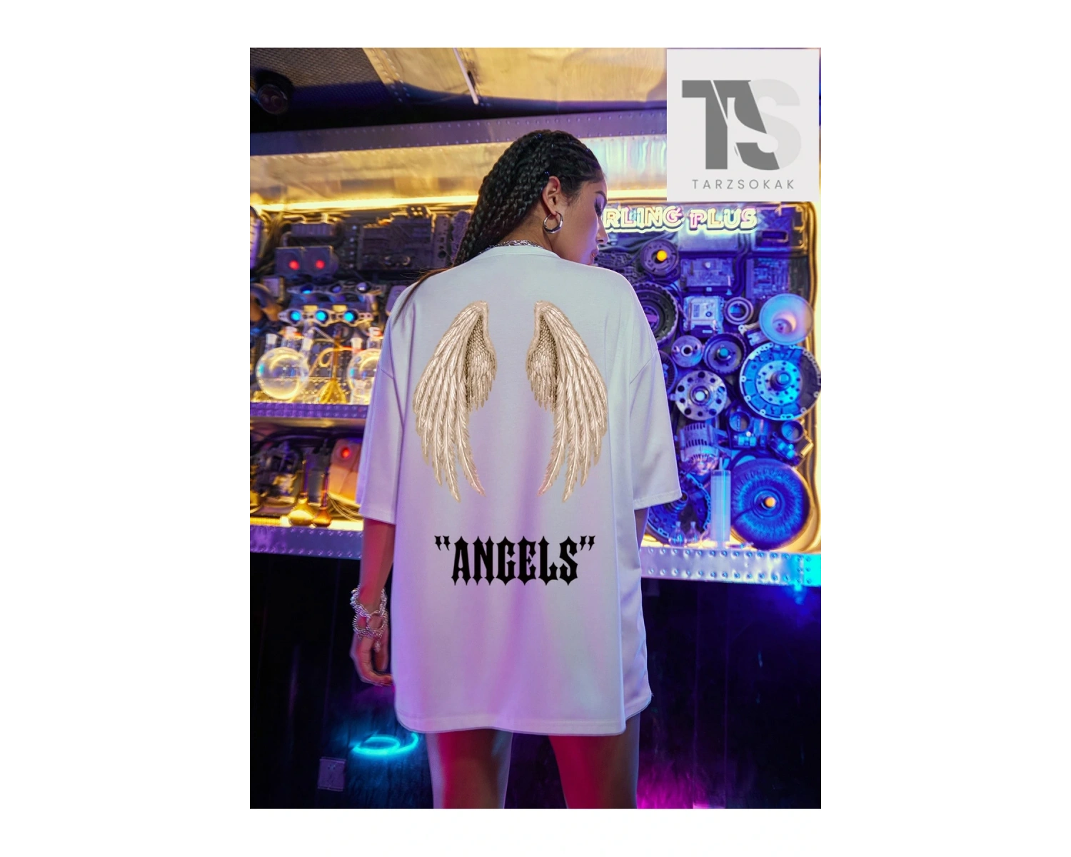 Coolane Kanatları ve Harf Grafikli Büyük Boy Tişört