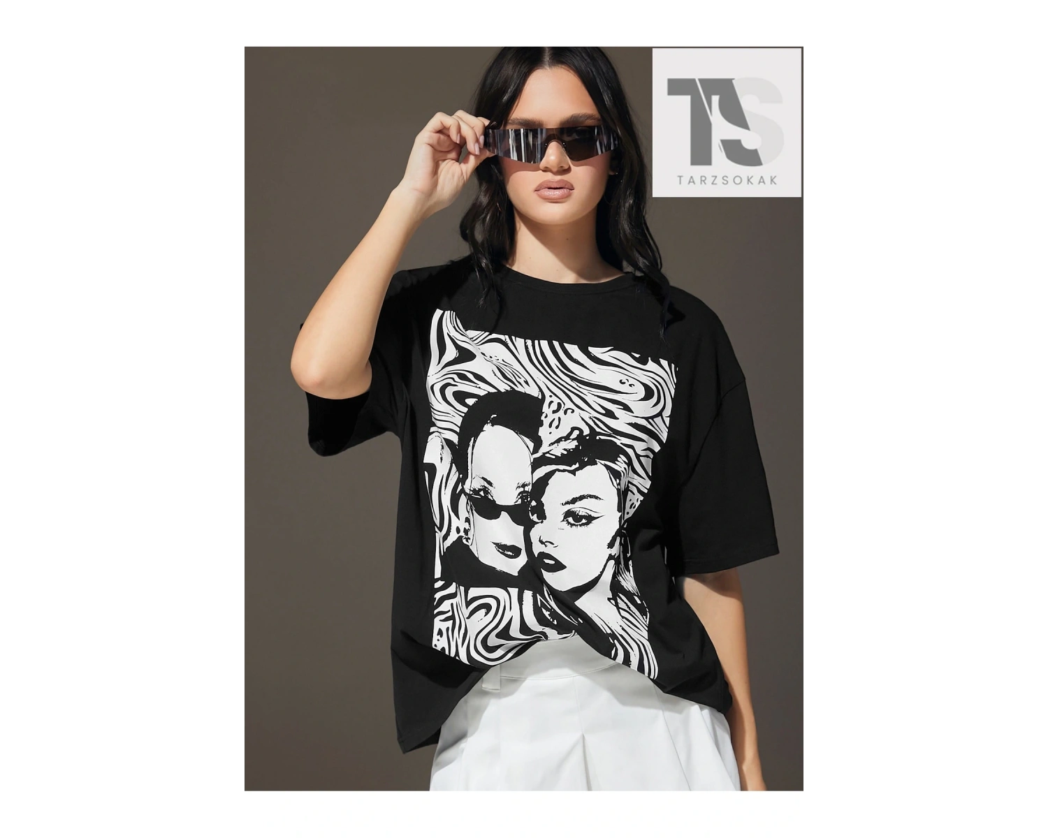 Coolane Şekil Grafikli Düşük Omuzlu Tişört