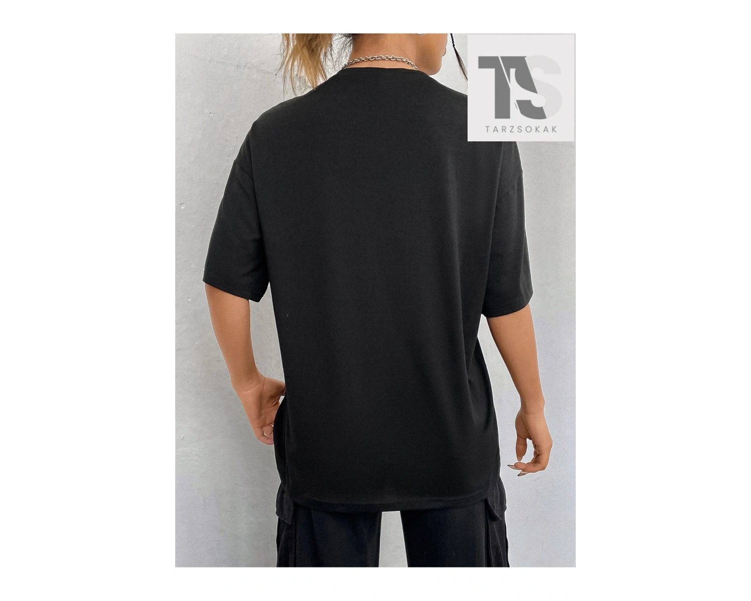 Coolane Şekilli ve Harfli Grafik Düşük Omuzlu Tişört