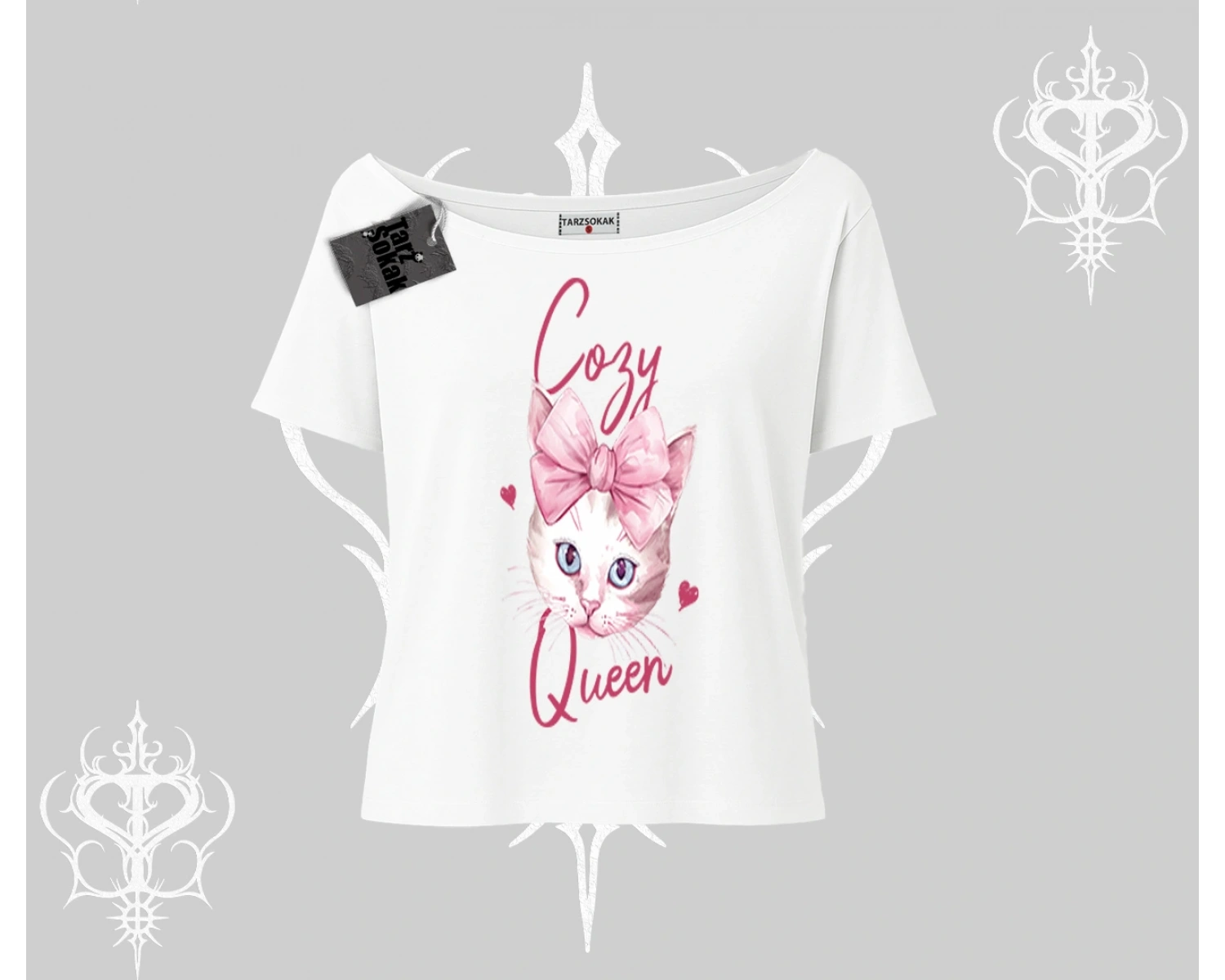 Cozy Queen Kedi Baskılı Kayık Yaka Tshirt