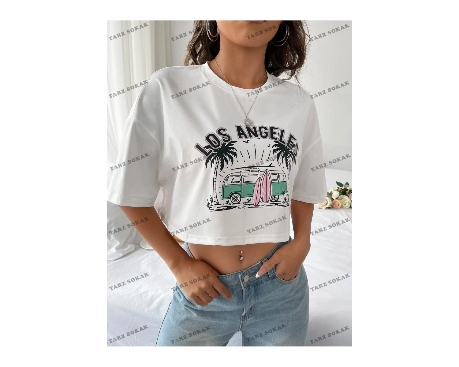 Crop CKOD-232913 Araba ve Harf Grafikli Düşük Omuz