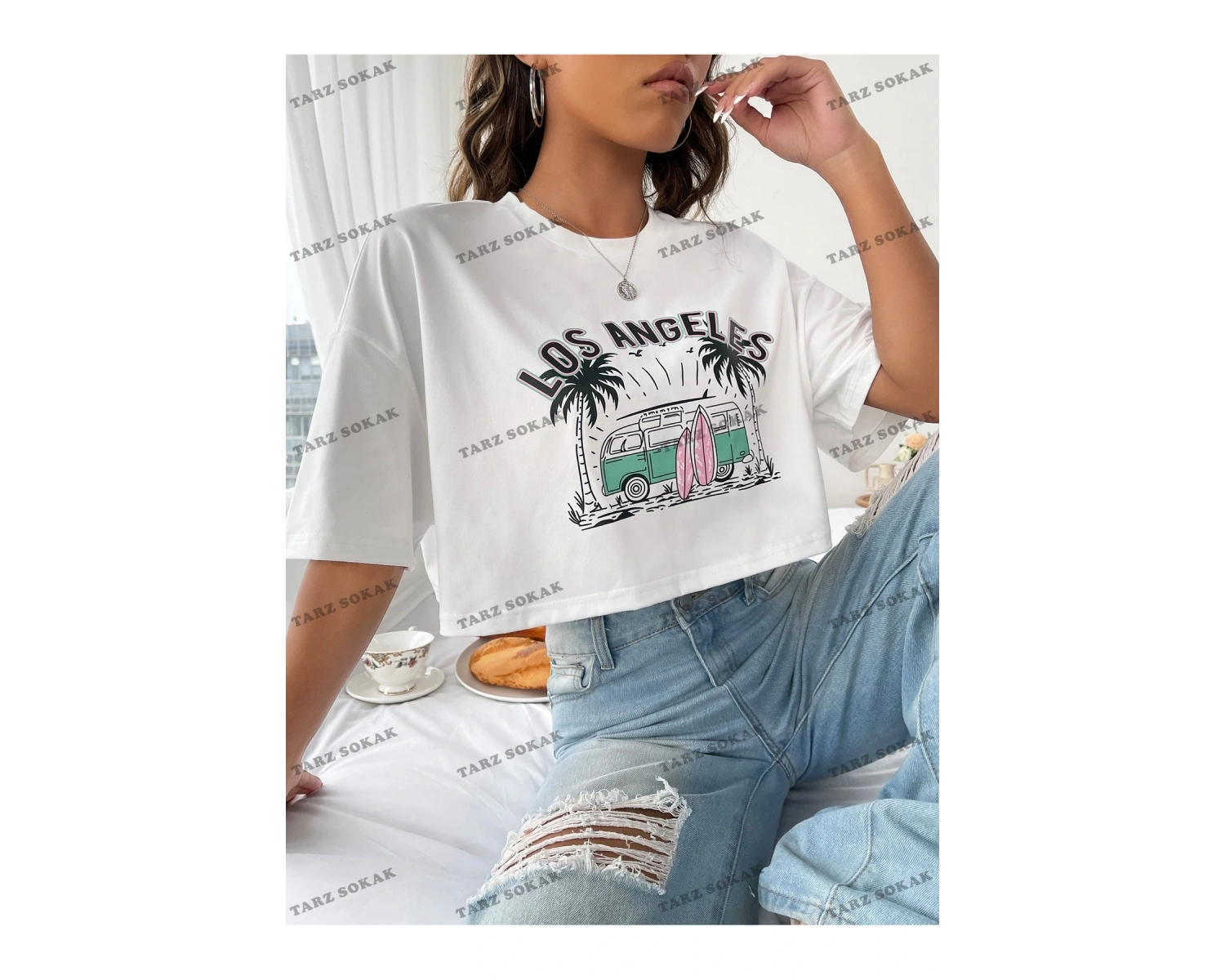 Crop CKOD-232913 Araba ve Harf Grafikli Düşük Omuz